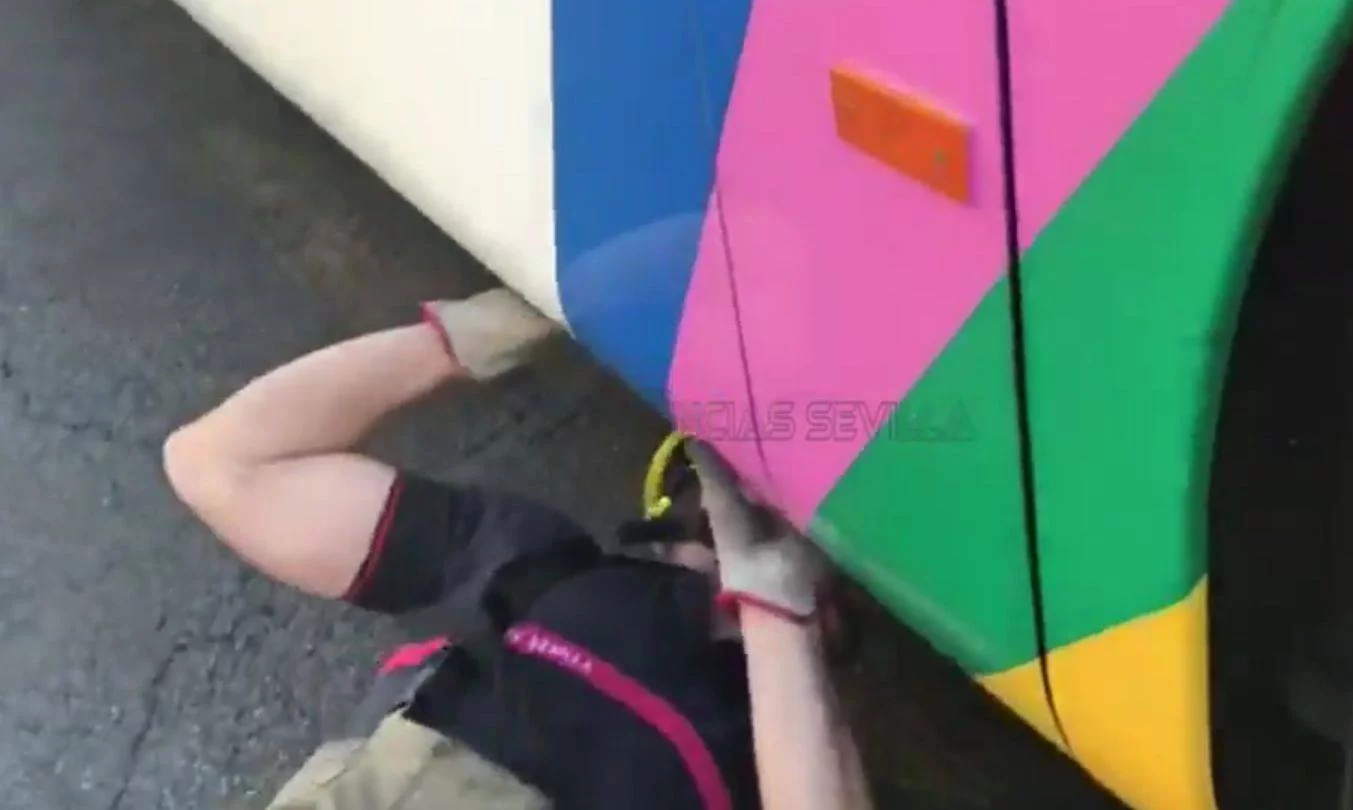 Akcja sprawdzania autobusu w Sevilli