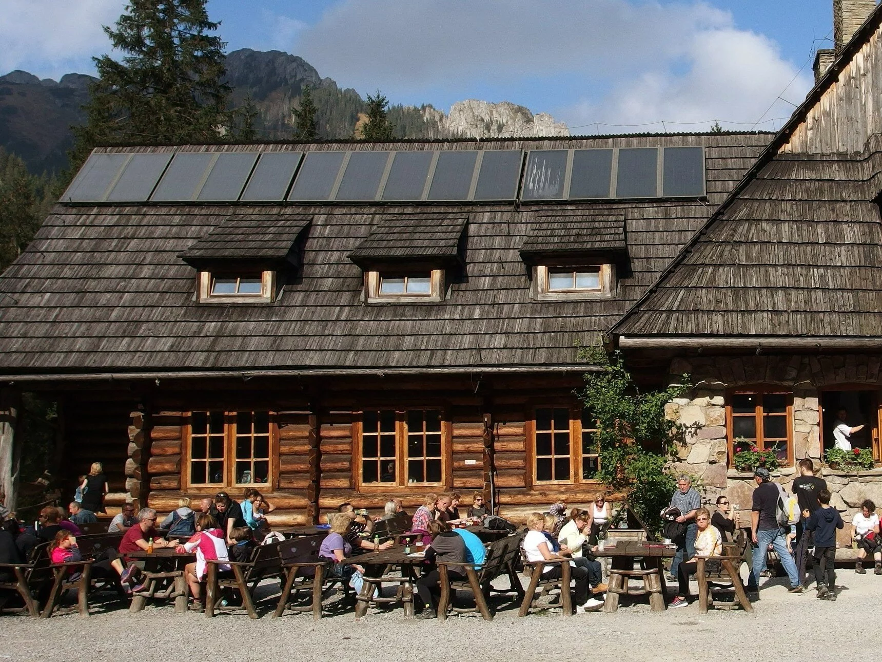 Tatry turyści/zdjęcie podglądowe