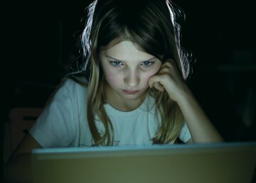Coraz więcej dzieci ma kontakt z internetową pornografią - zdjęcie ilustracyjne