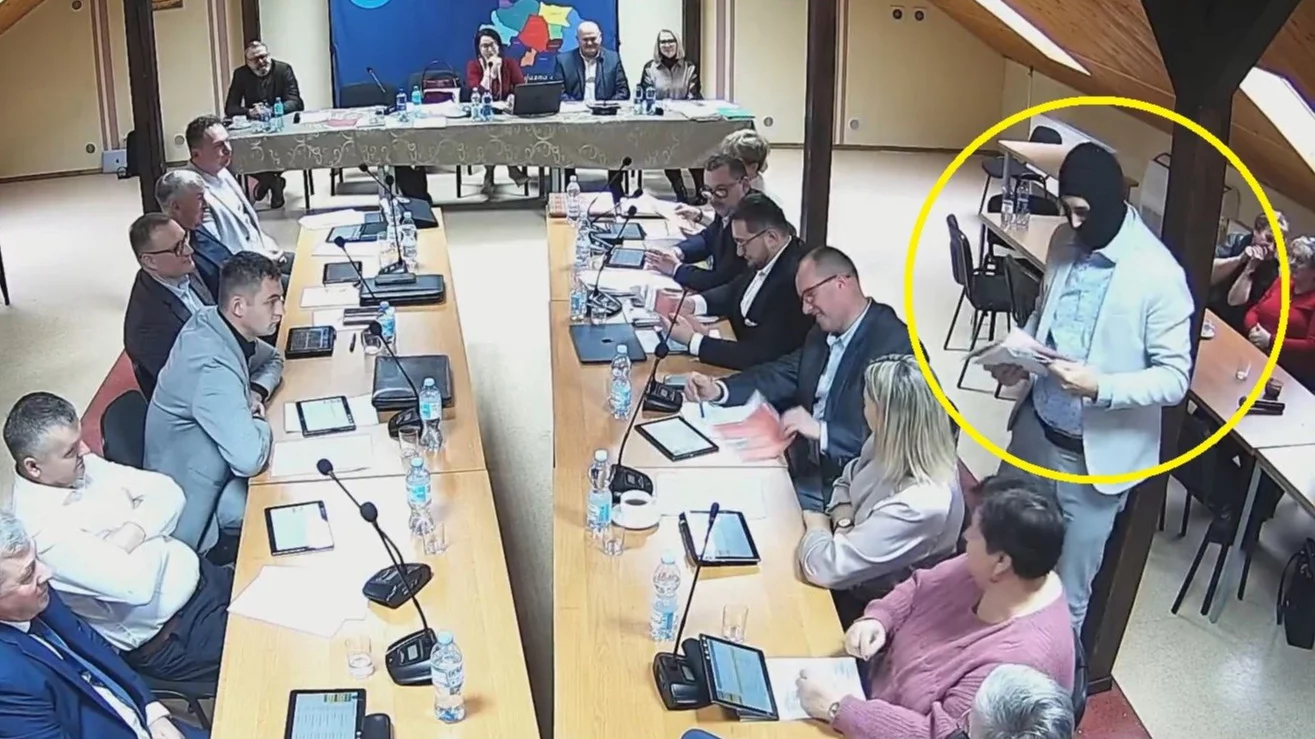 Czarna kominiarka na sesji Rady Gminy. „Wójt czy Zorro z Moskorzewa?”