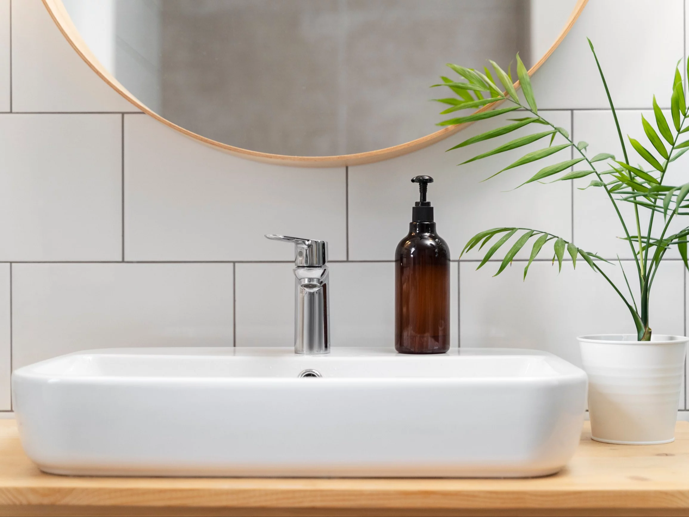 Zadbane fugi w łazience