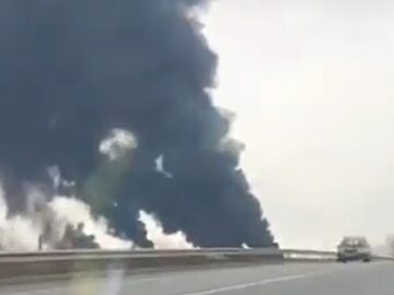 Czarny dym nad lotniskiem w Winnicy