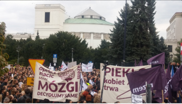 "Czarny protest" przed Sejmem. "Zatrzymamy fanatyków"