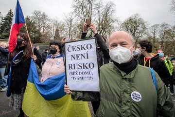 Czechy. Protest pod ambasadą Rosji w Pradze