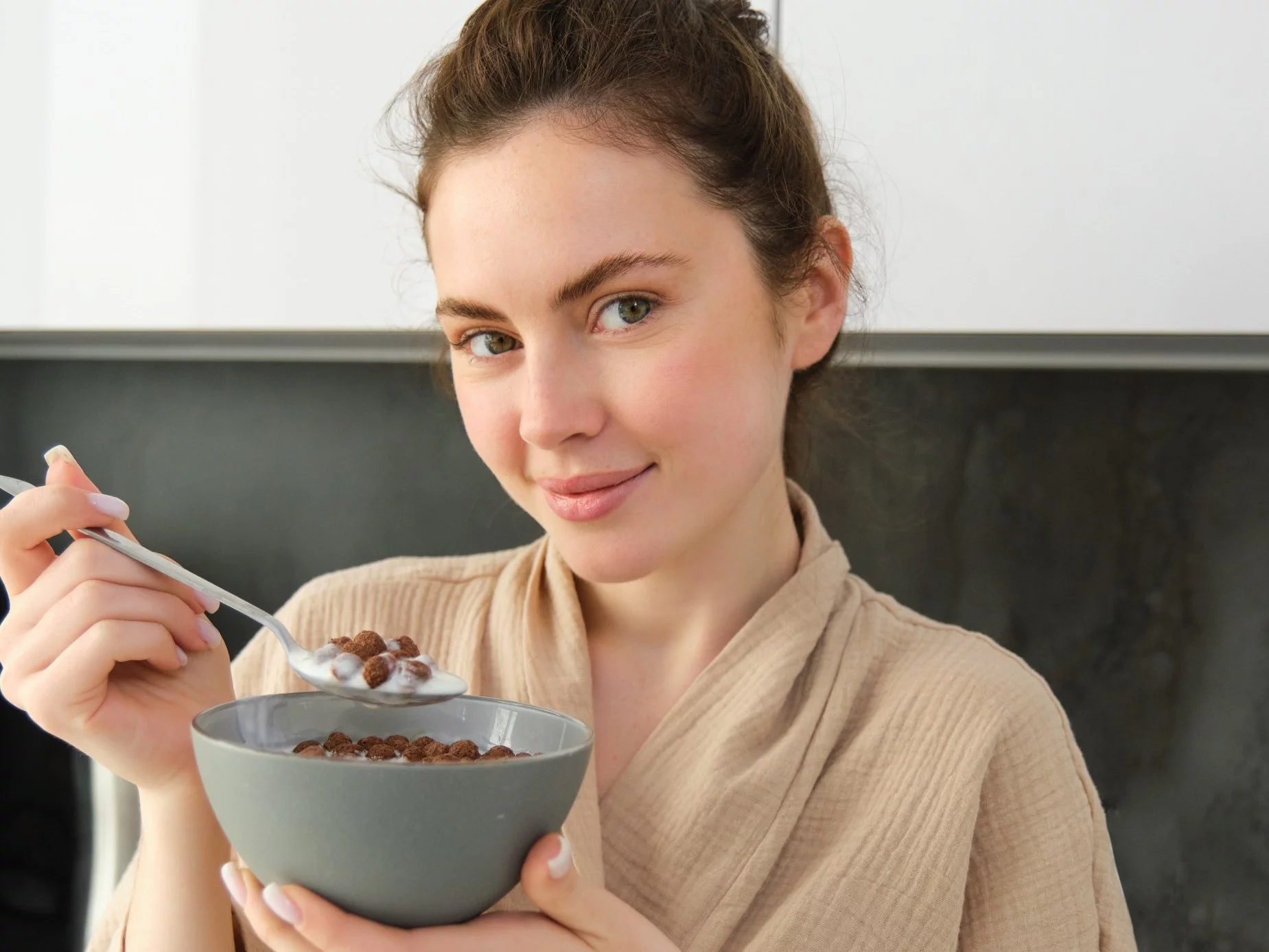 Zrób je raz, a zapomnisz o sklepowych płatkach. Te czekoladowe kuleczki są pełne żelaza i dodają energii na cały dzień