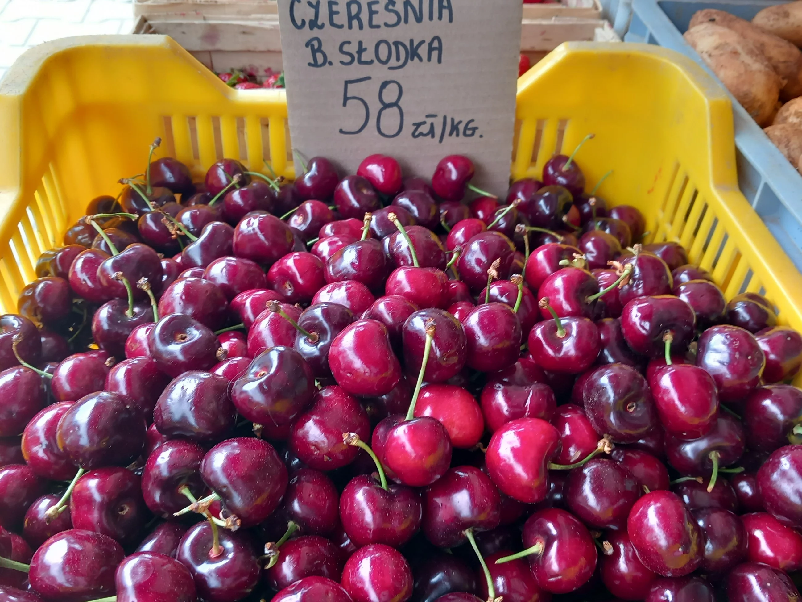 Ceny czereśni na bazarze