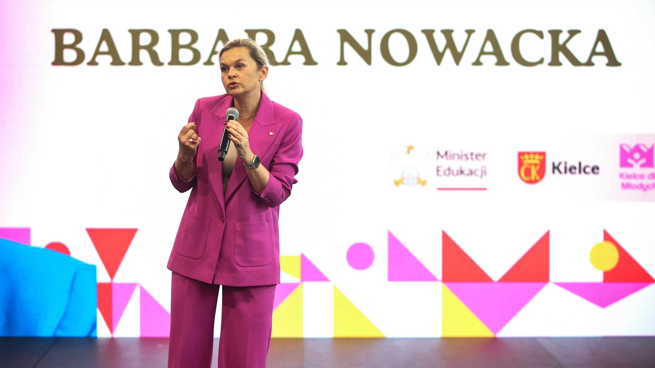 Czerwone paski na świadectwach do likwidacji? Szefowa MEN zabrała głos