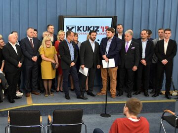 Część posłów i posłanek klubu Kukiz'15 w 2015 roku