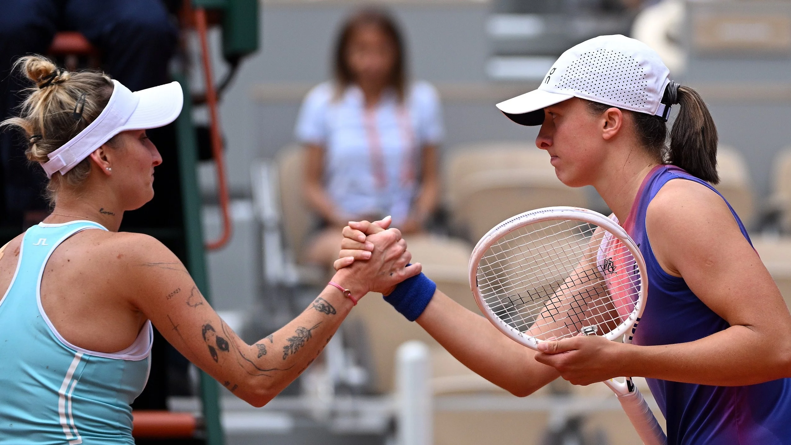 Marketa Vondrousova i Iga Świątek