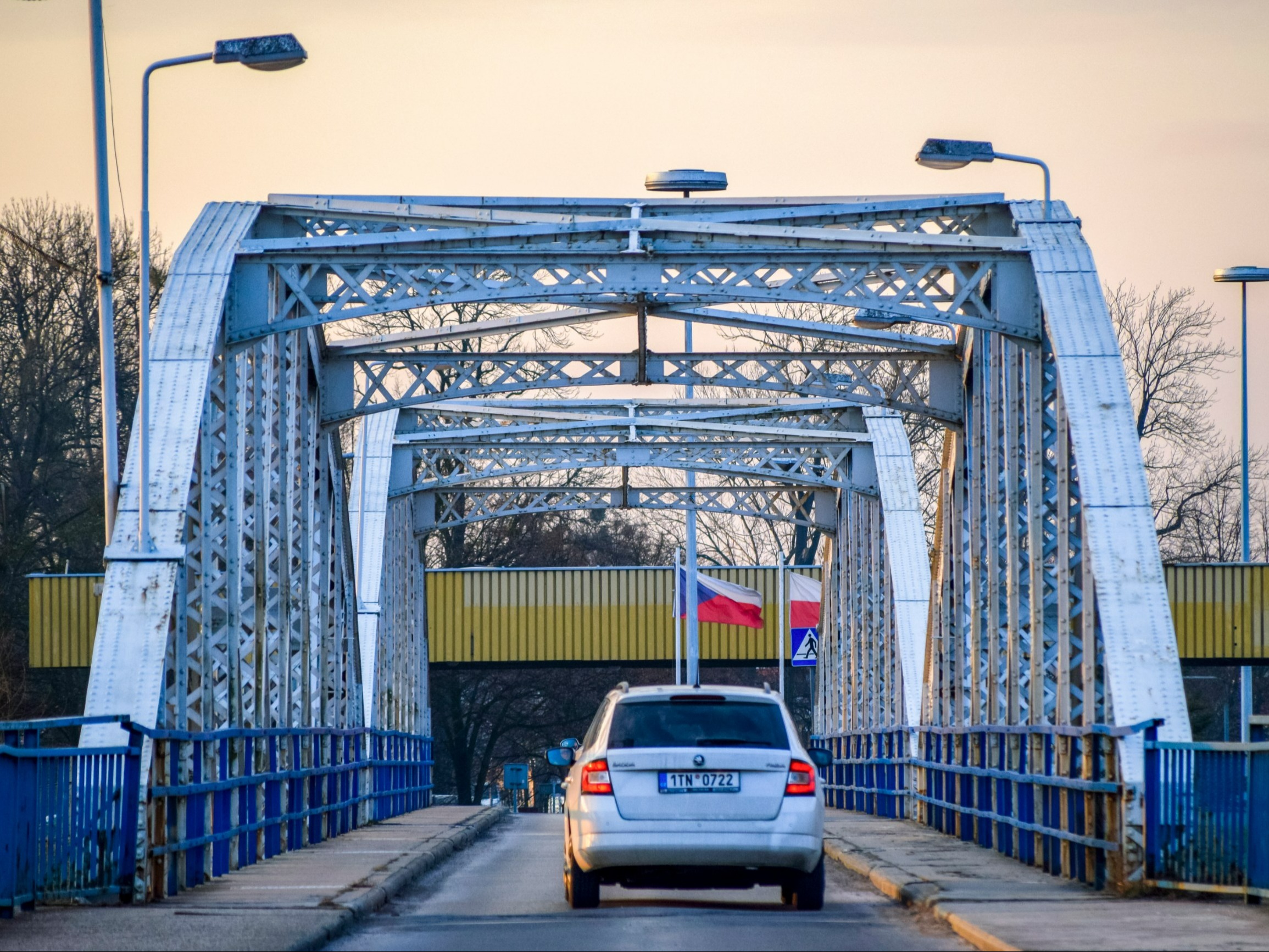 Płacą choćby 70 zł za godzinę. Praca tuż przy granicy z Polską