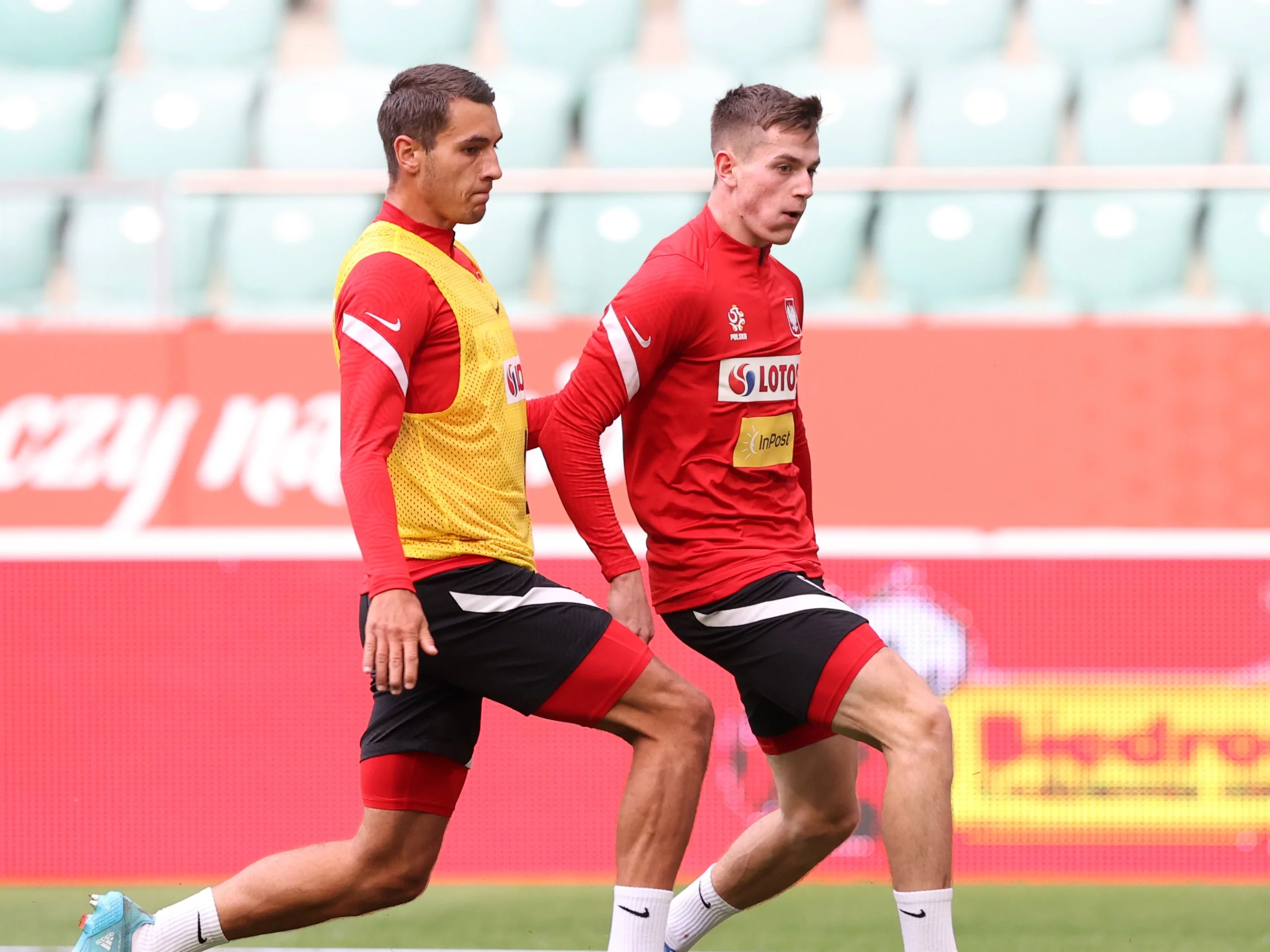 Jakub Kiwior (L) i Jakub Kamiński (P)