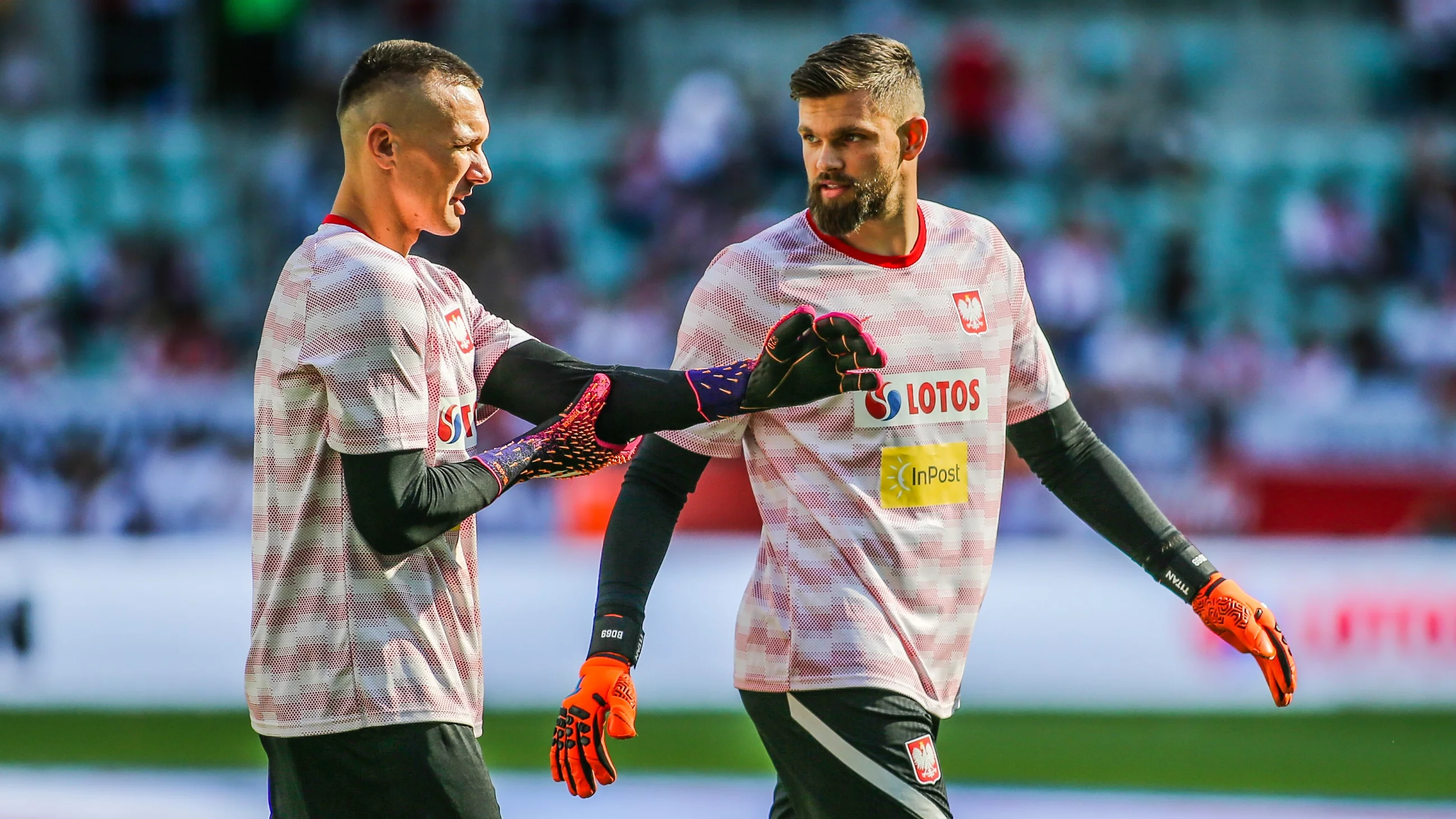 Łukasz Skorupski (L) i Bartłomiej Drągowski (P)