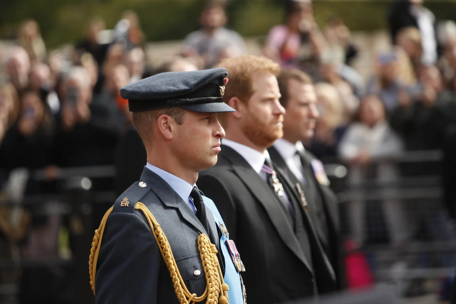 Książę William i książę Harry podczas uroczystości pogrzebowych królowej Elżbiety II