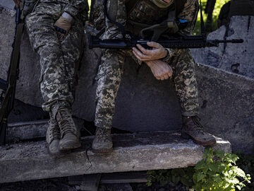Członkowie ukraińskiego zespołu operacji specjalnych w Charkowie, zdjęcie ilustracyjne
