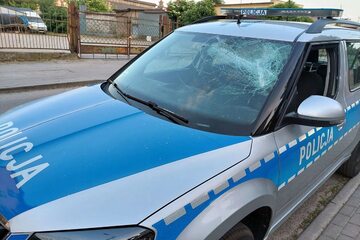 Człowiek zaatakował policjantów w Mławie