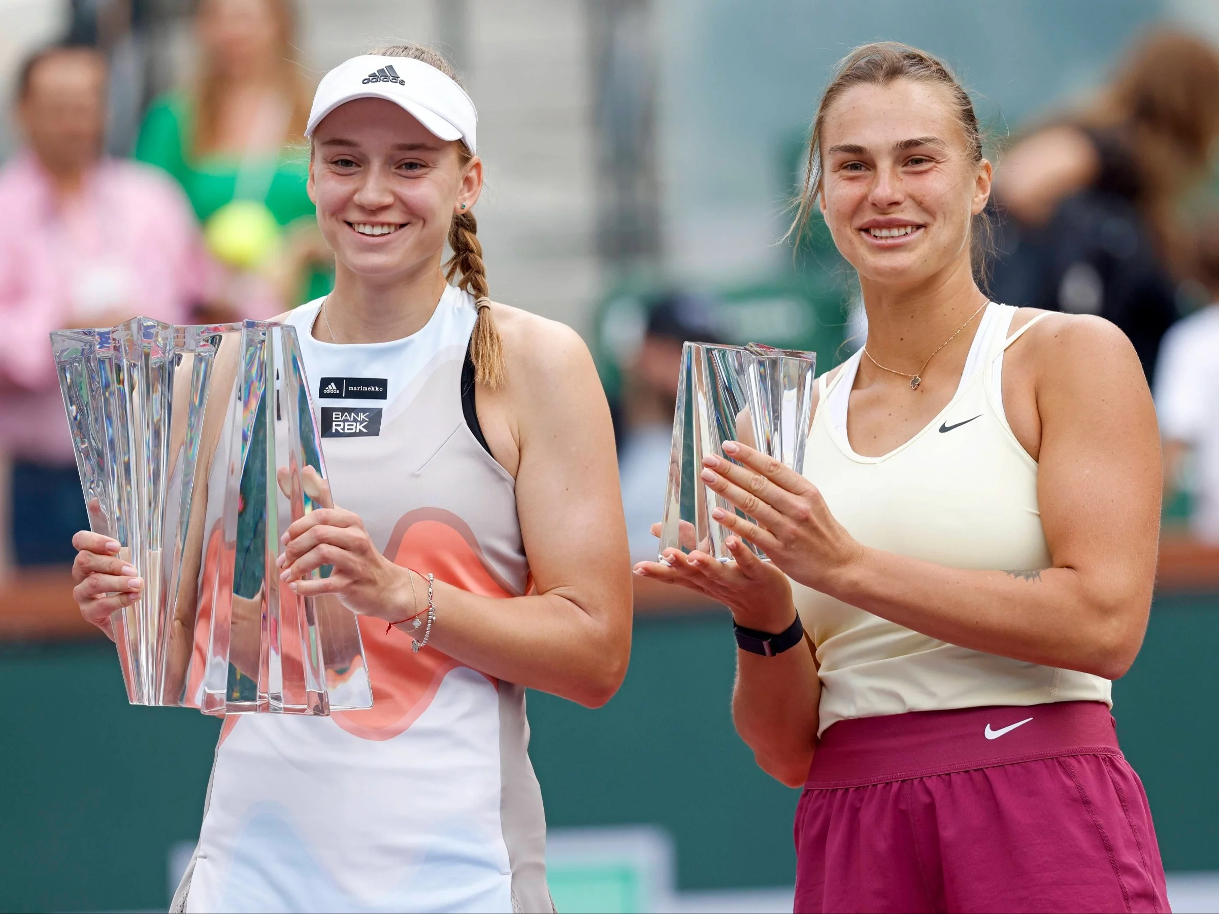 Jelena Rybakina (z lewej) i Aryna Sabalenka