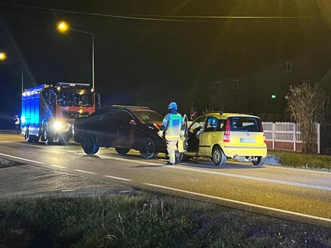 Czołowe zderzenie na DK77