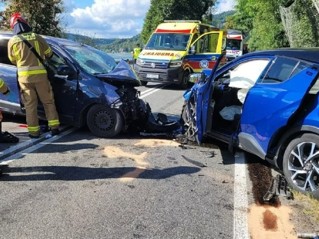 Czołowe zderzenie dwóch aut na DK75