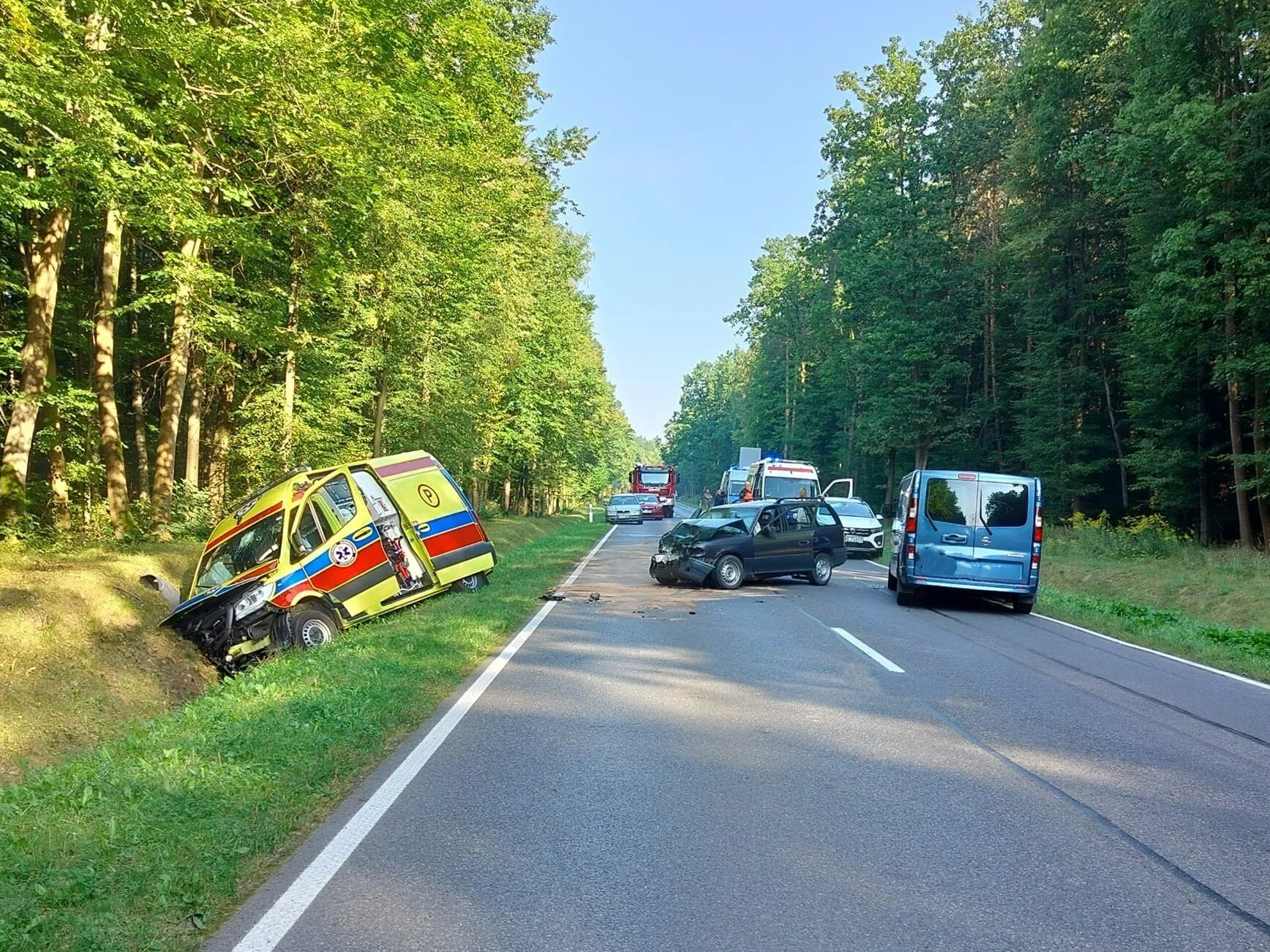 Wypadek z karetką jadąca na sygnale