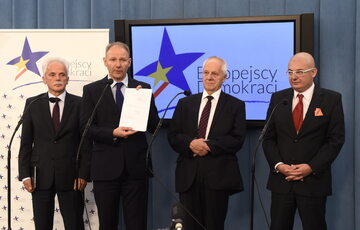 Czterej posłowie z koła Europejscy Demokraci, od lewej: Stanisław Huskowski, Jacek Protasiewicz, Stefan Niesiołowski, Michał Kamiński