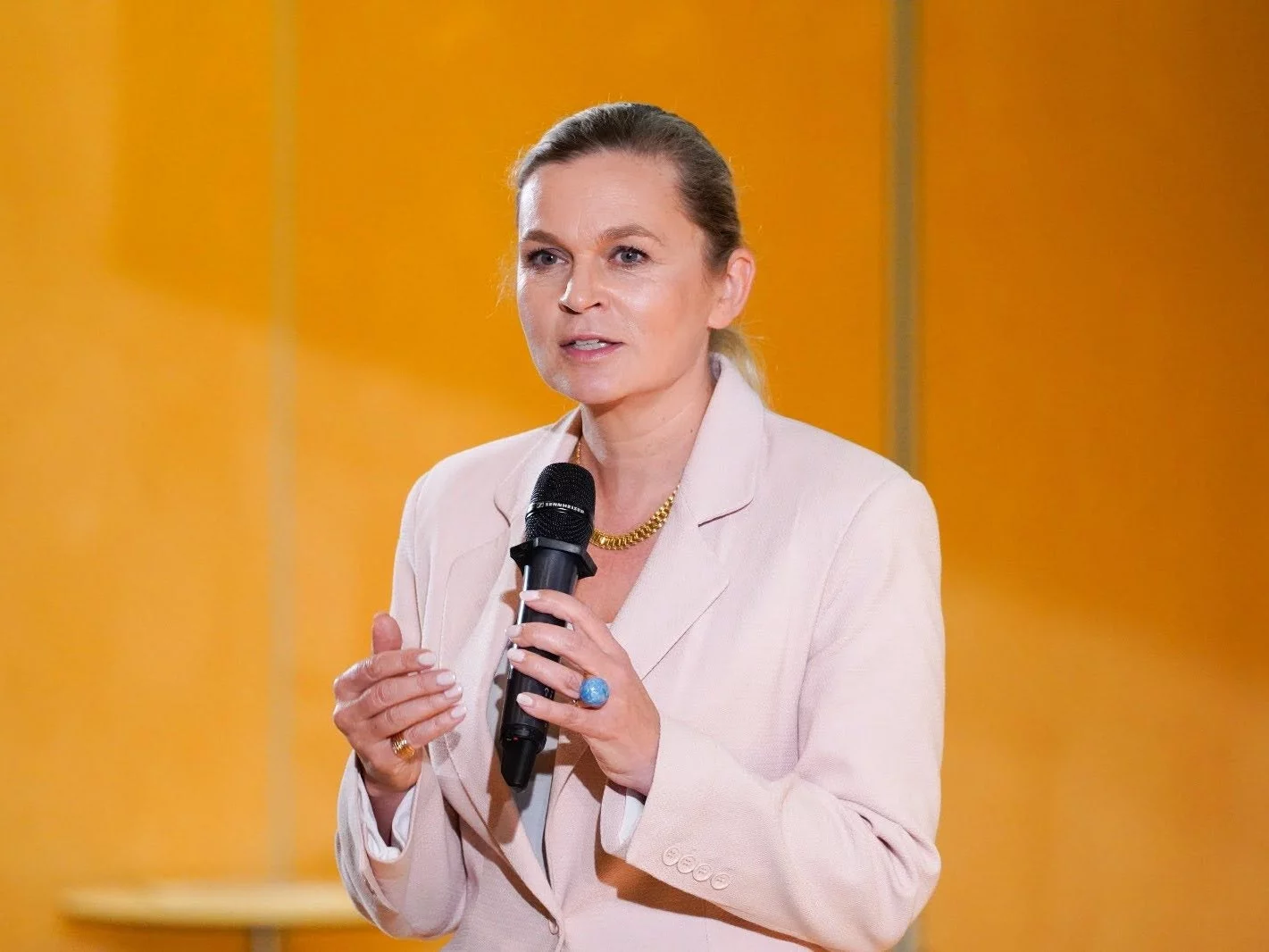 Szefowa MEN o powrocie prac domowych. „Nie wykluczam niczego”