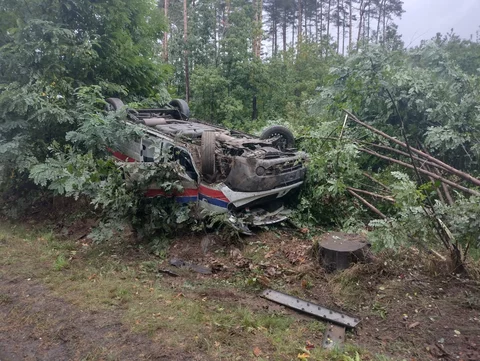 Dachowanie karetki niedaleko Zgorzelca