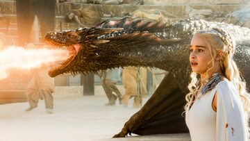 Daenerys (Emilia Clark) i smok