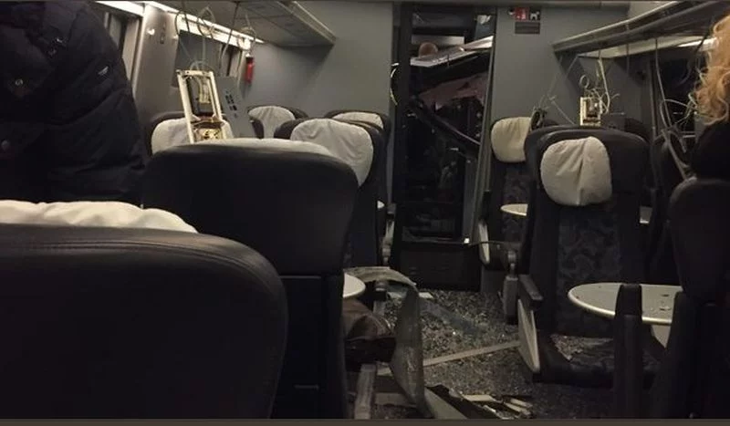 Zdjęcie z wnętrza pociągu pasażerskiego