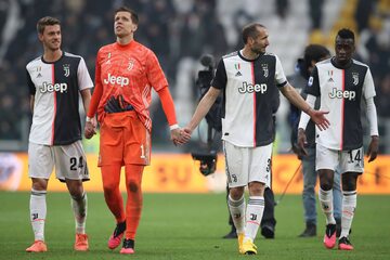 Daniele Rugani (pierwszy od lewej), Wojciech Szczęsny, Giorgio Chiellini i Blaise Matuidi