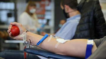 Dawca krwi w jednym z centrów krwiodawstwa