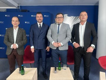 Debata „Rozwój sektora IT w Polsce: Cyberbezpieczeństwo i walka z dezinformacją” w Ministerstwie Cyfryzacji