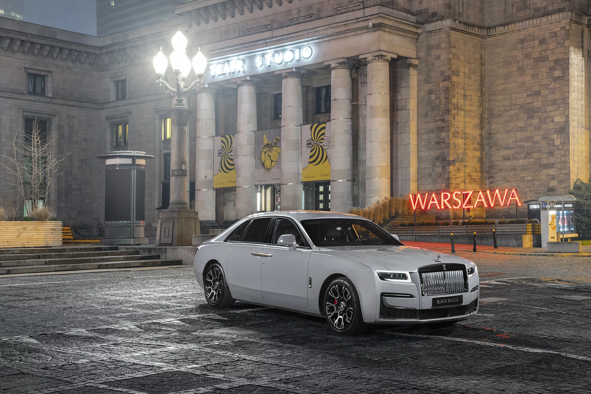 Debiut Rolls-Royce'a Ghosta Black Badge w Warszawie