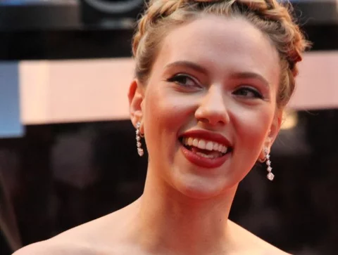 Scarlet Johansson jest jedyną kobietą wyróżnioną dwukrotnie oprzez "Esquire"