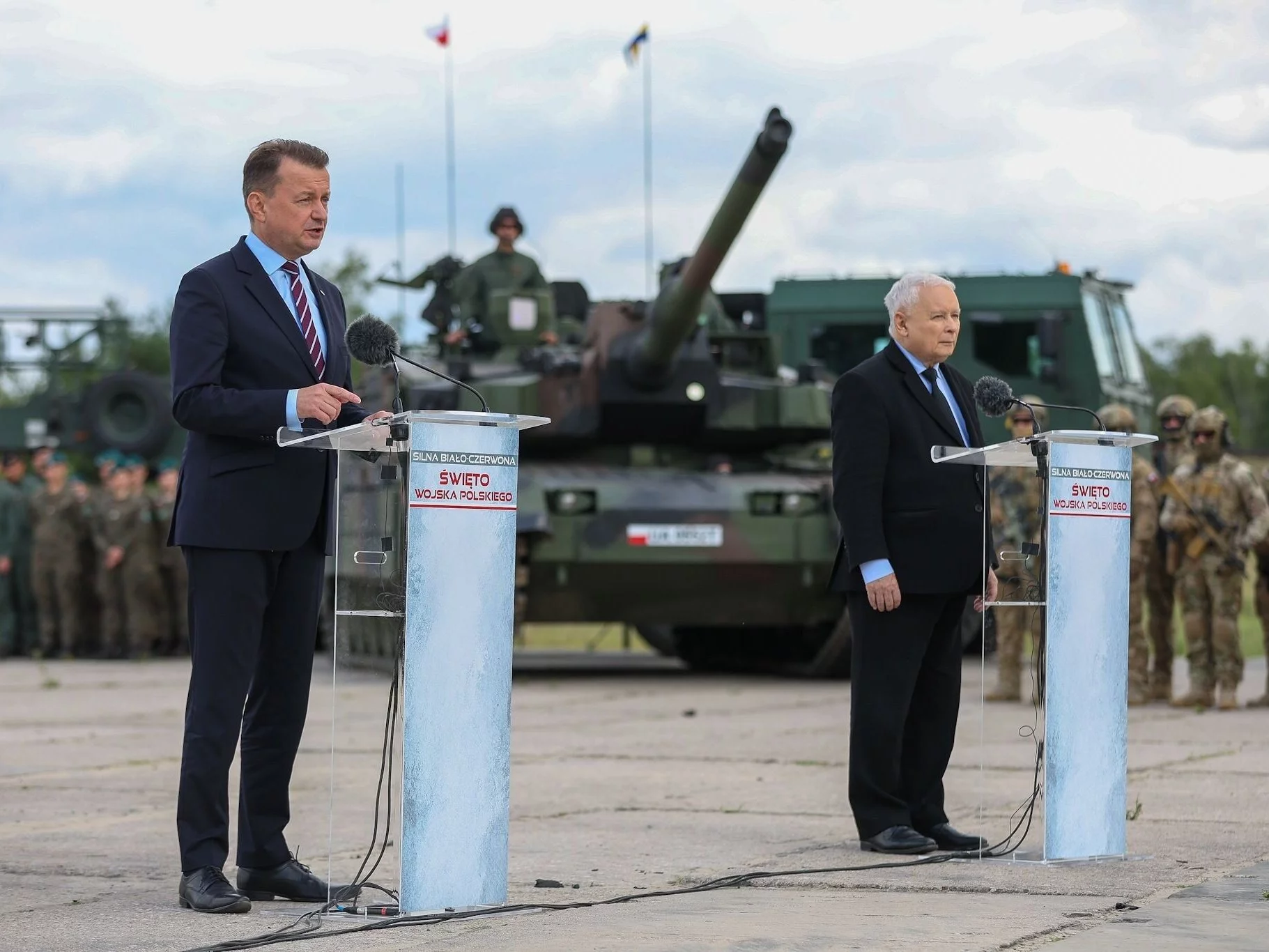 Szef MON Mariusz Błaszczak i wicepremier Jarosław Kaczyński w Warszawie-Wesołej