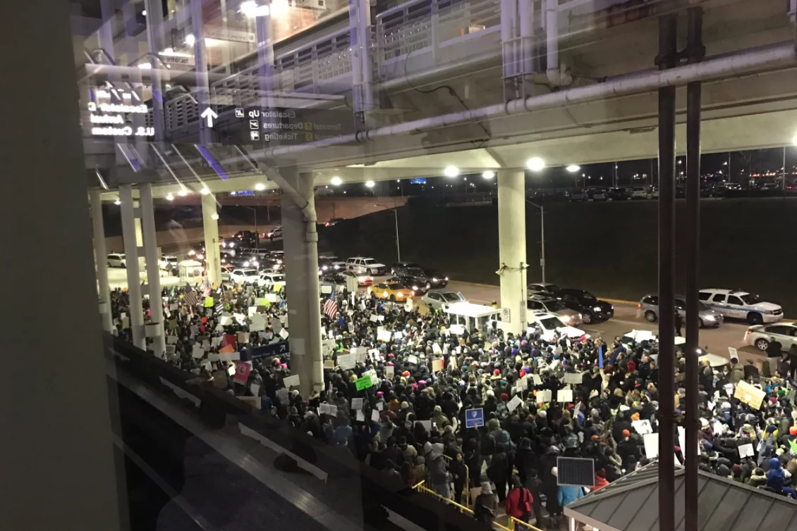 Protest na lotnisku w Chicago