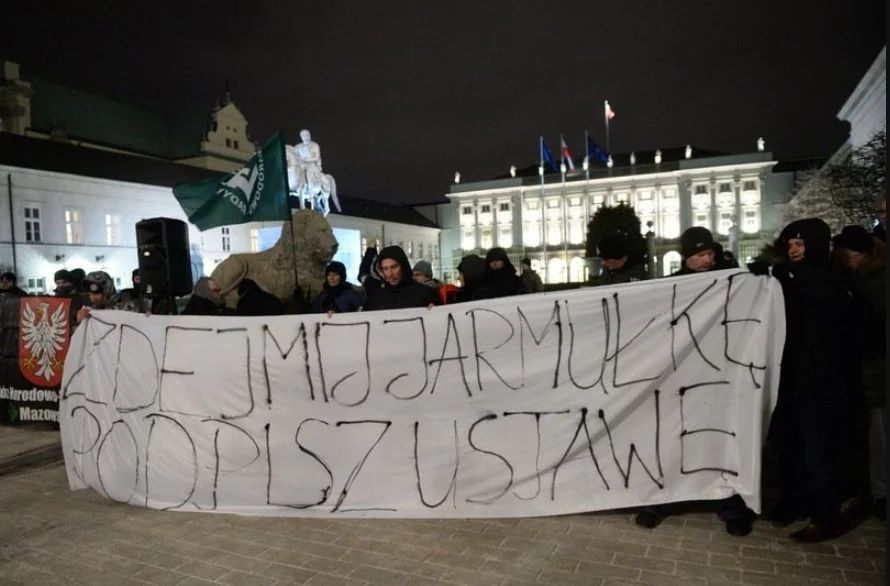 Manifestacja narodowców pod Pałacem Prezydenckim