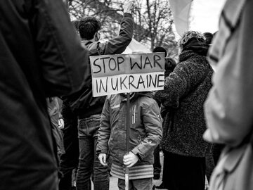 Demonstracja przeciwko wojnie na Ukrainie