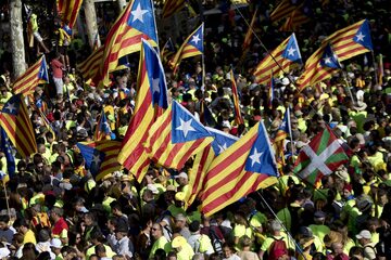 Demonstracje podczas święta La Diada w Katalonii