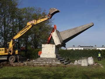 Demontaż „pomnika wdzięczności Armii Czerwonej” w Głubczycach