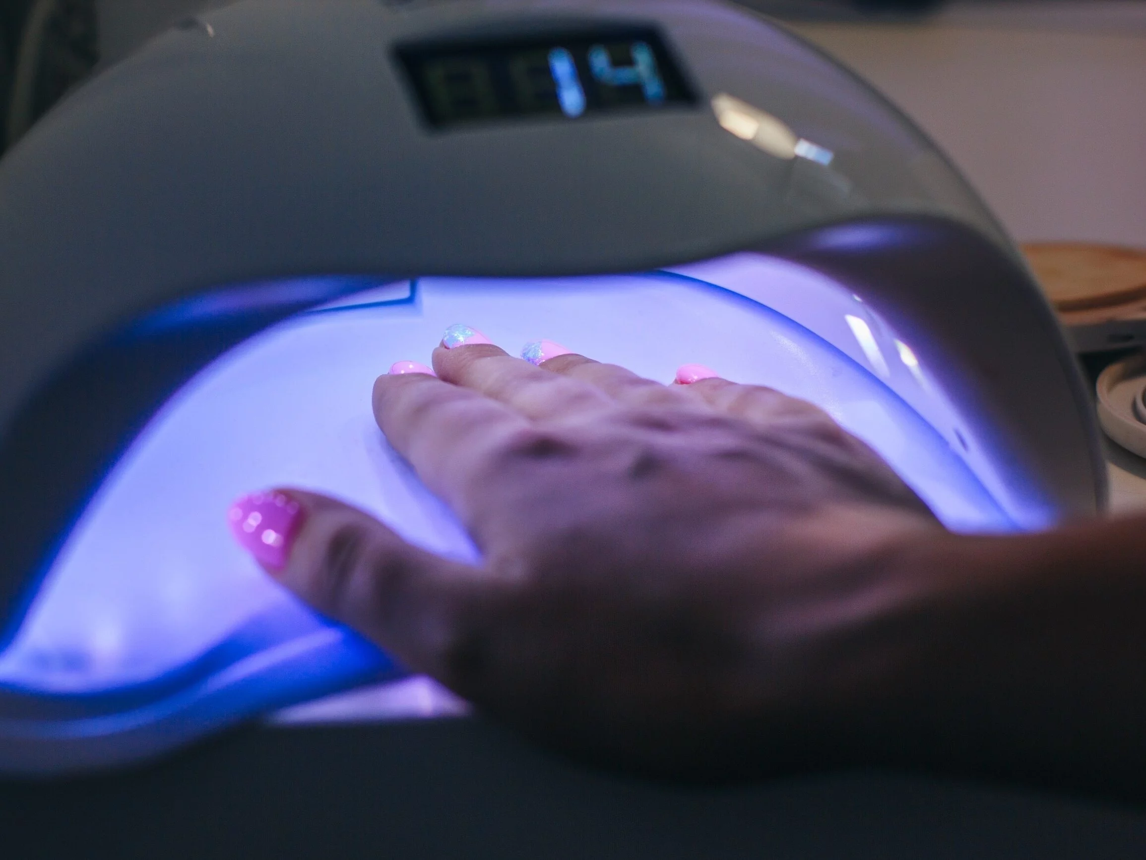 Dermatolog ostrzega przed hybrydą. Jest gorzej niż myślicie