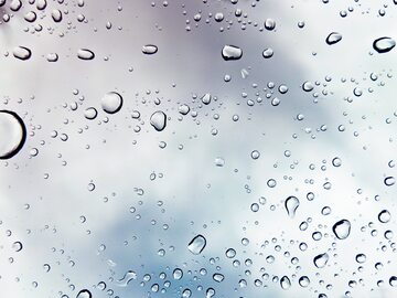 Deszcz - zdjęcie ilustracyjne