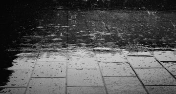 Deszcz, zdjęcie ilustracyjne
