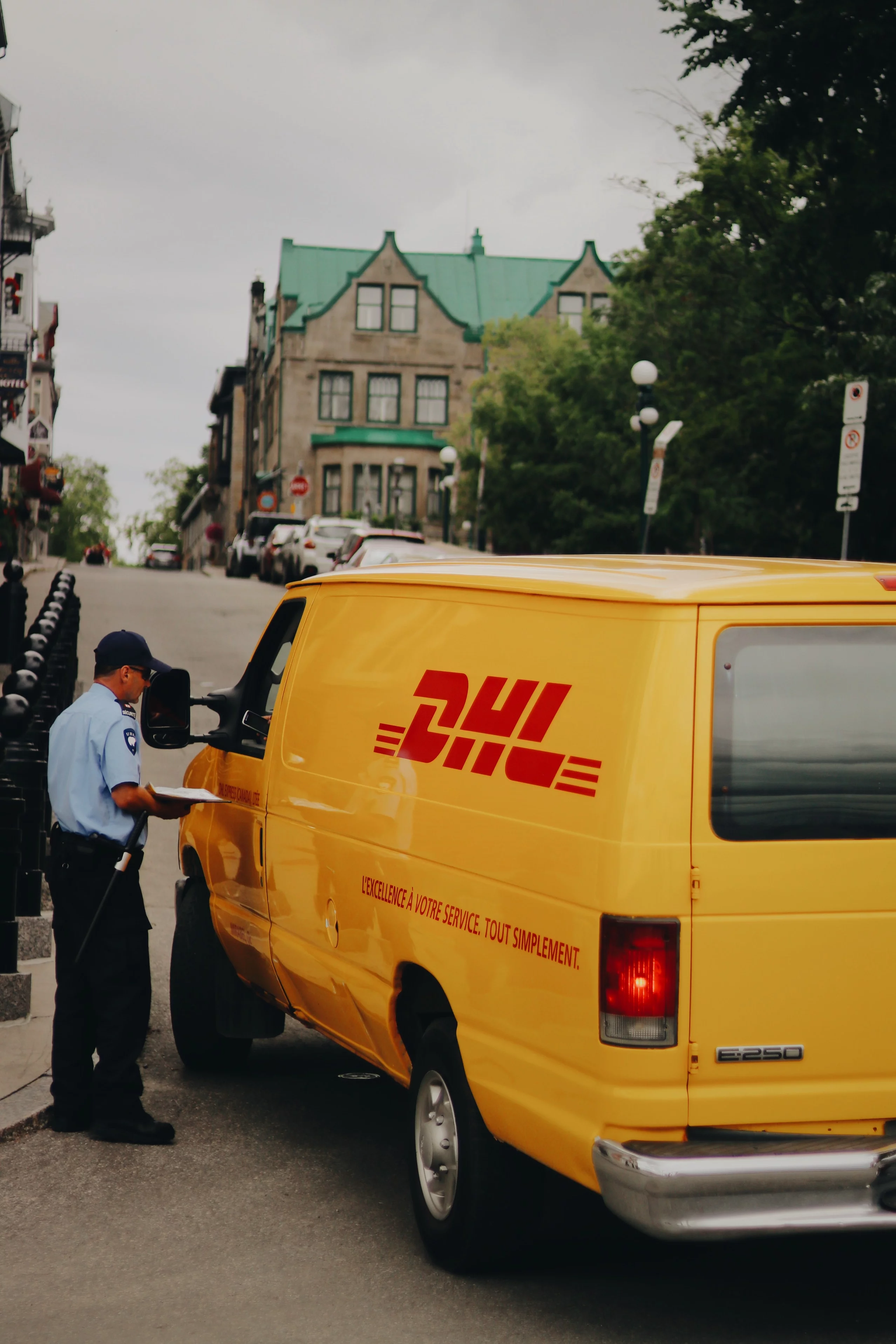 DHL