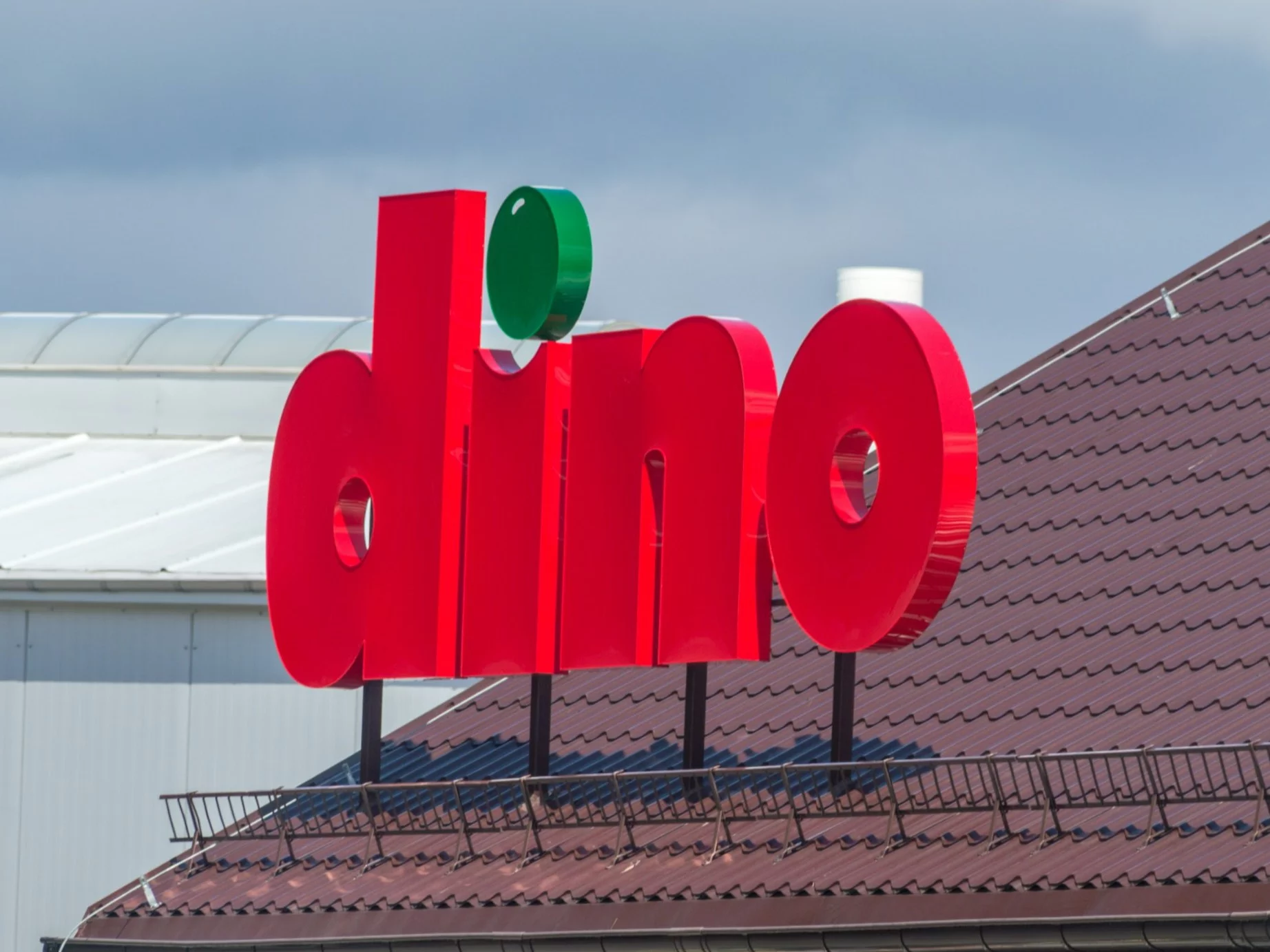 Dino Oil – sieć sklepów chce sprzedawać paliwa. Szuka pracowników