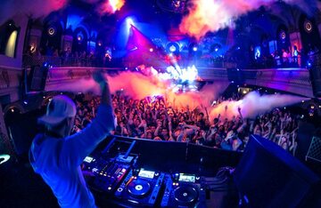 DJ, impreza, klub (zdj. ilustracyjne)