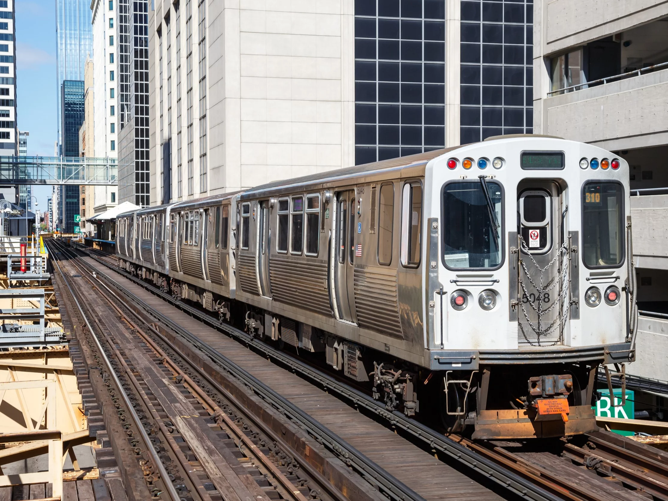 Dla popularności i lajków ryzykują życiem. Przez nowy trend zginęło 6 osób