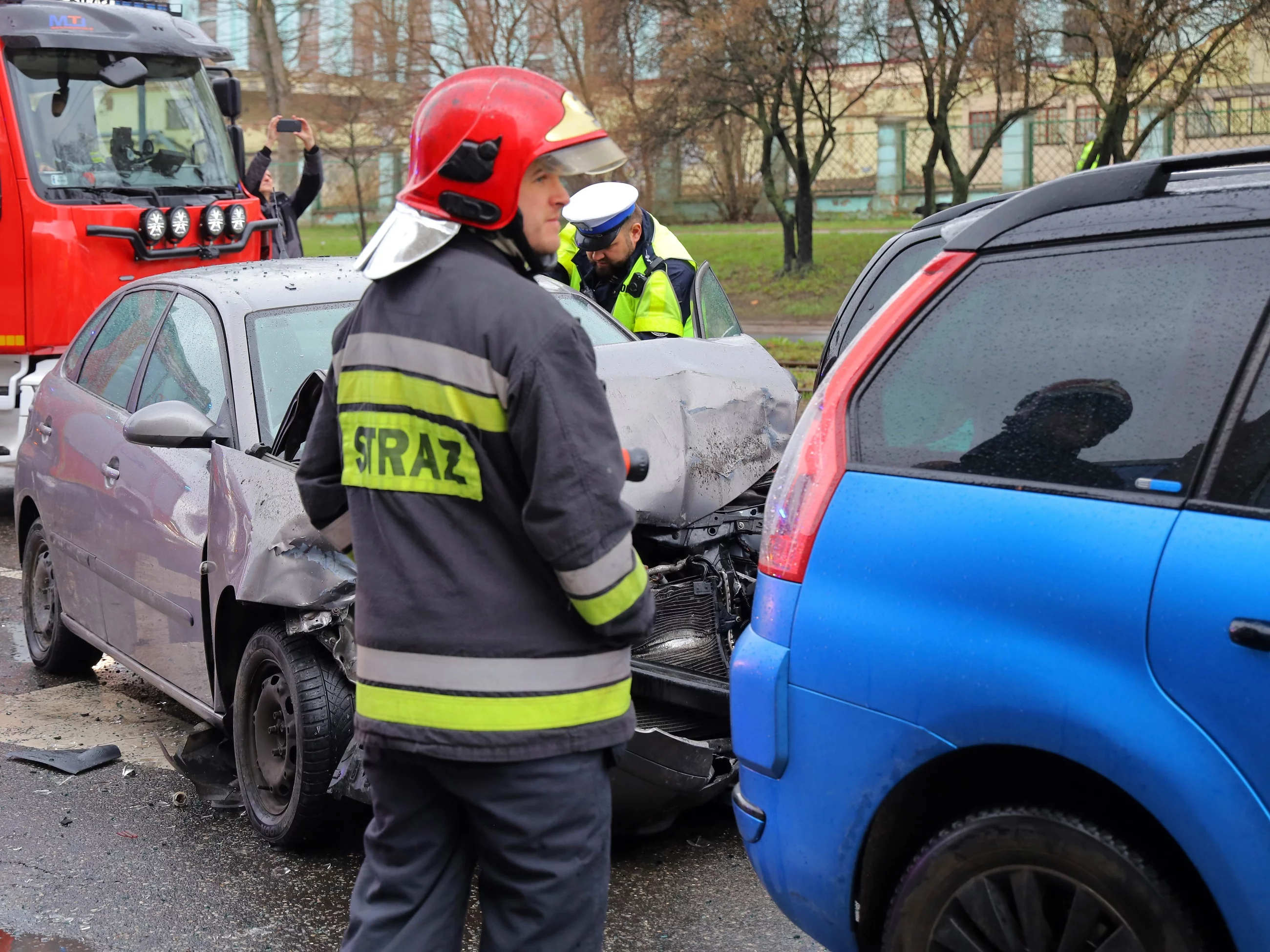 Straż i policja na miejscu kwietniowego karambolu w Łodzi