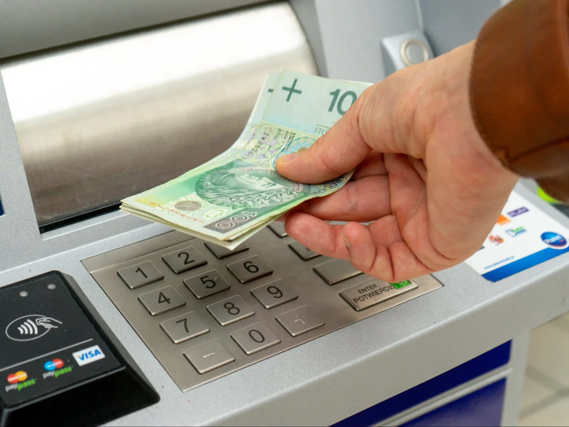 Długi weekend w bankach. W tych godzinach najlepiej wysłać przelew – Biznes Wprost Długi weekend w bankach. W tych godzinach najlepiej wysłać przelew – Biznes Wprost