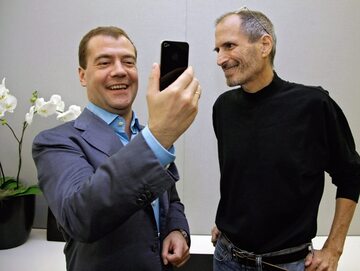 Dmitrij Miedwiediew i Steve Jobs