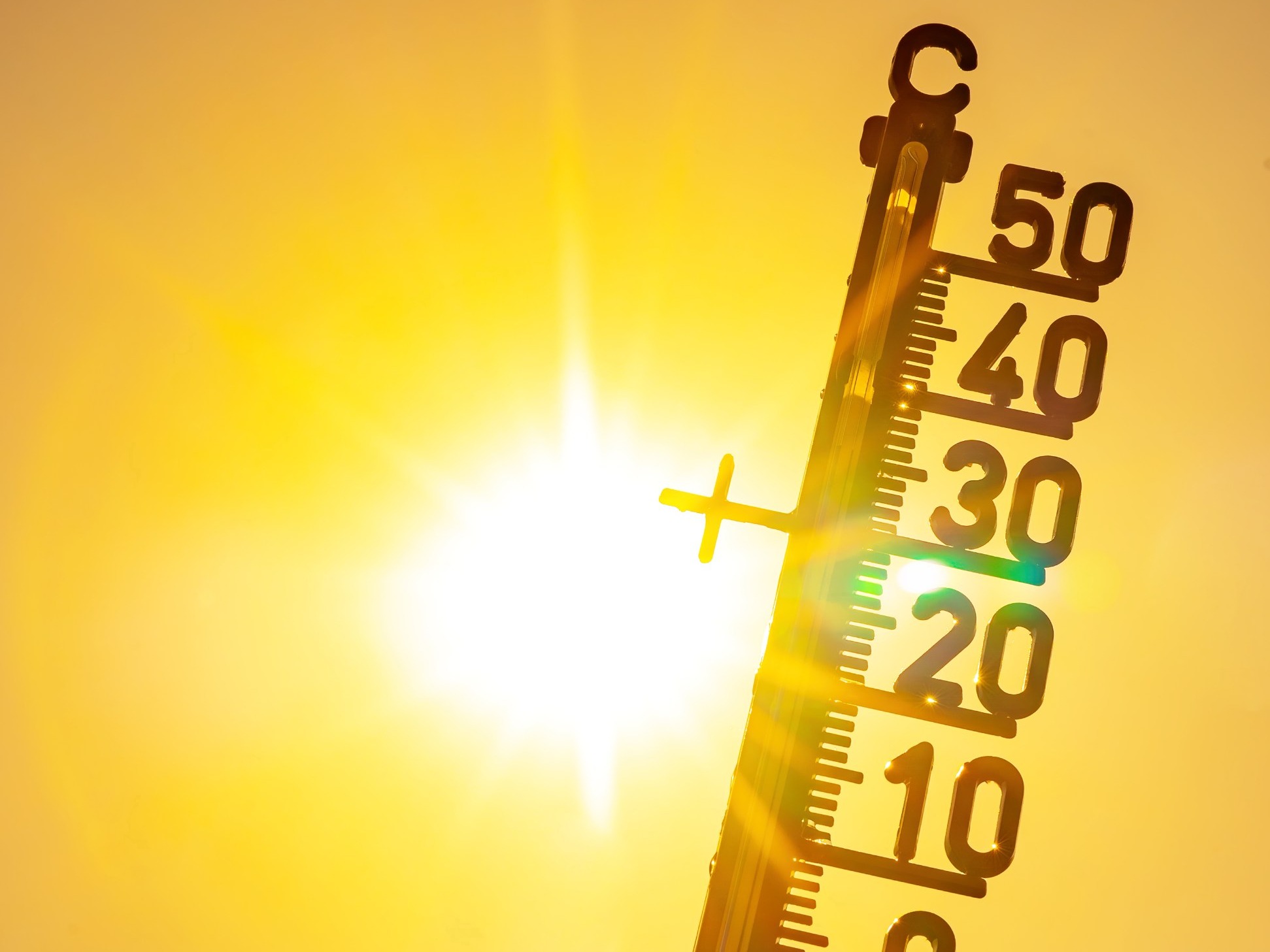 Najpierw śnieg w Tatrach, a teraz fala upałów. IMGW ostrzega Polaków